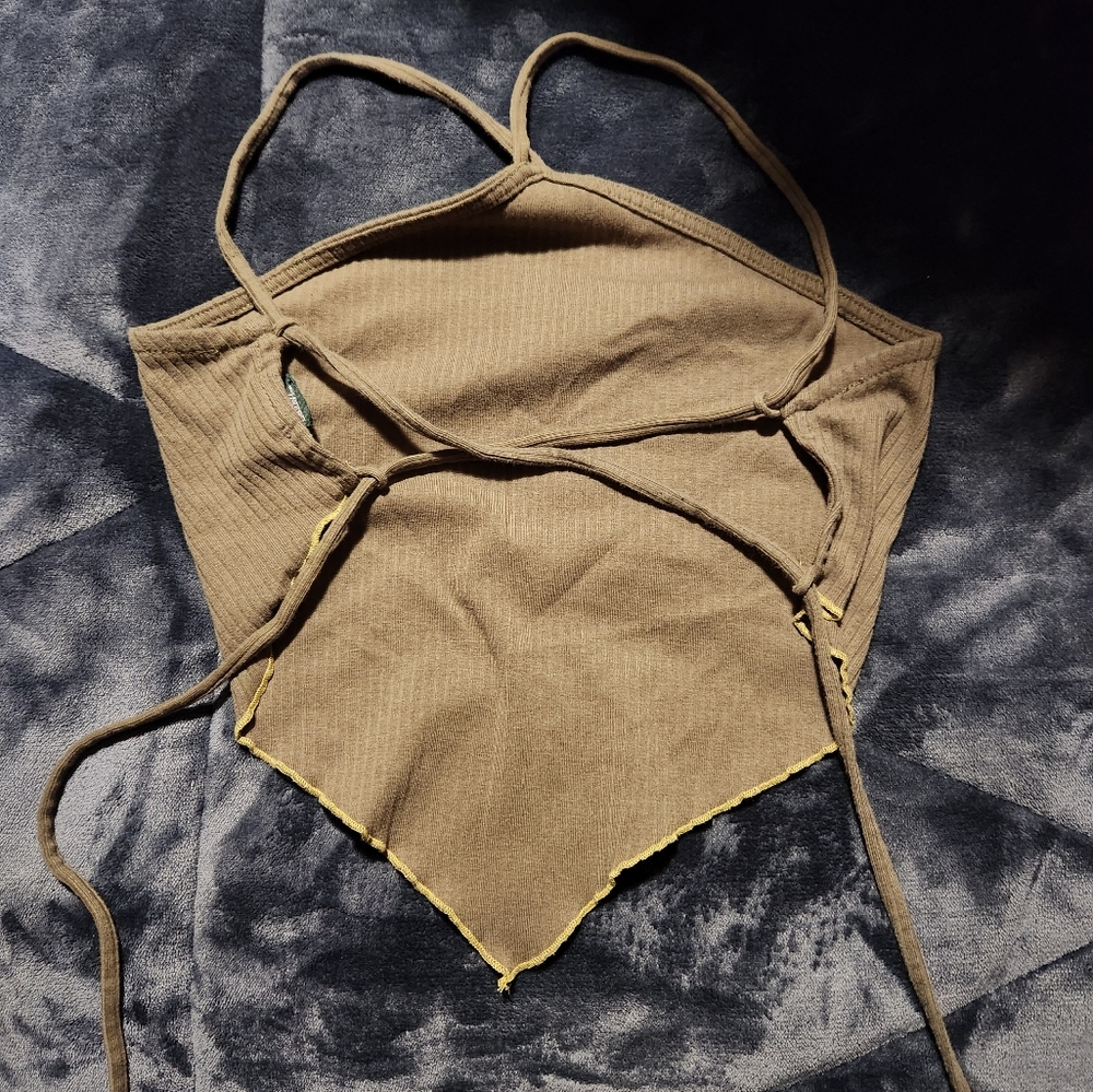 String tie crop top
